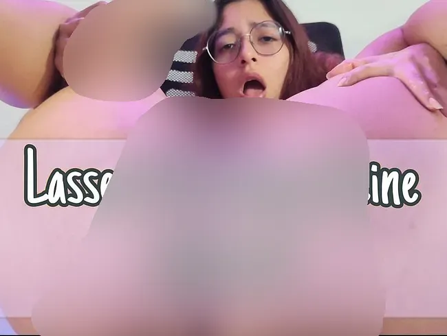 Lassen Sie meine Beine zittern, nachdem ich meinen Arsch gefickt habe?