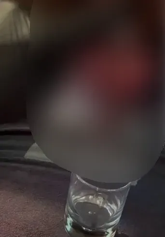 Die Sissy wird gemolken und schön bearbeitet