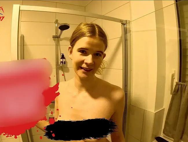 Erstes mal für Teen Schlampe! Anale NS Dusche! Den Darm bis zum Rand voll gepisst! - Bikergirl_97 Anal Video