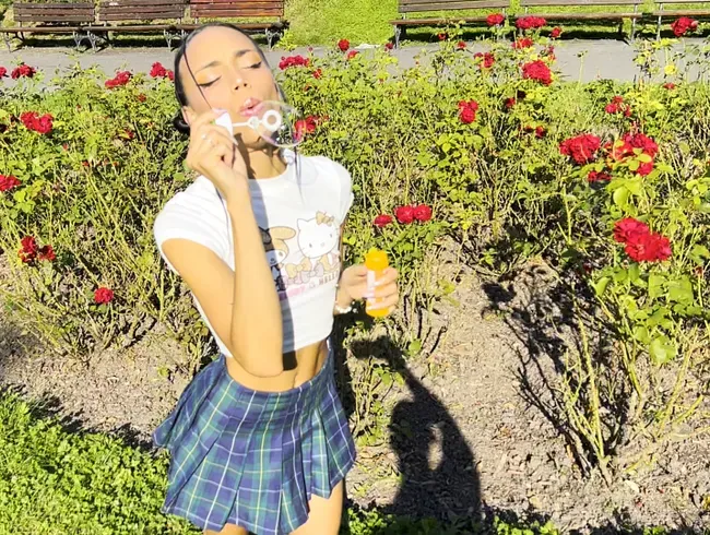 Enge Latina-Nymphe bekommt tiefen Anal-Creampie