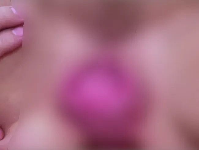 Behaarte Muschi wird anal gedehnt und gefickt! - Crazywifeslutxxx