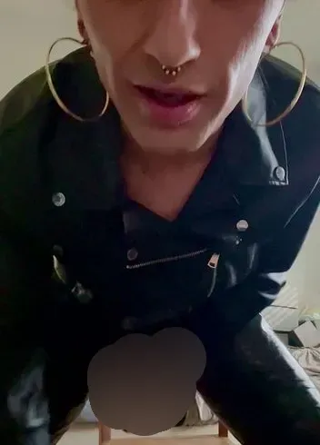 Aus häufigen Wunsch meines liebsten und geilsten „Fans“. Heute bekommst du Schwanz von mir ? - Dancearoundme Anal Video