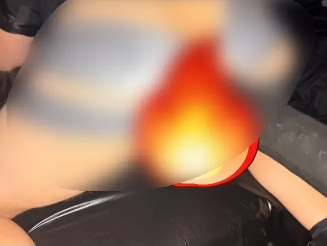 Arschfotze mit Wurst und Weinflasche ausgefickt!!  ( Teil 1 )