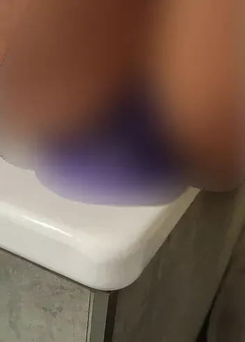 Gina Anal mit Alien Dildo