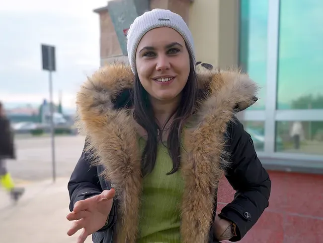 OMG! Mit dem Spermagesicht über die Raststätte. Lasse ich mich von jedem im Autobahnmotel AO ficken?