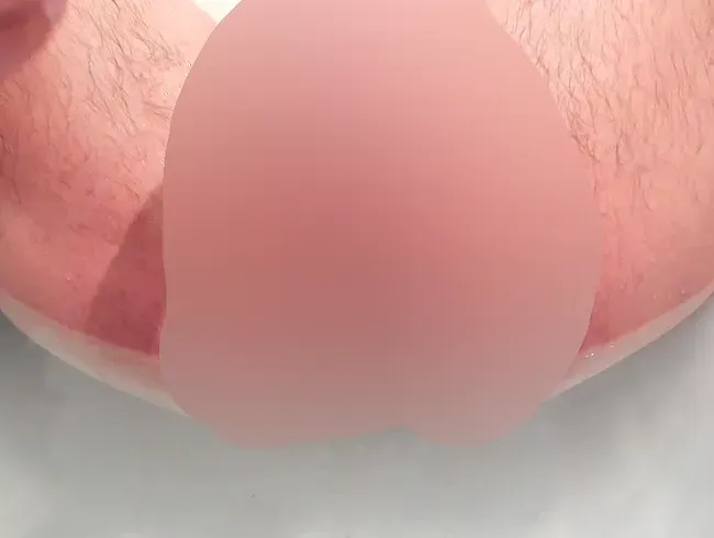Baden mit Dildo im Arsch