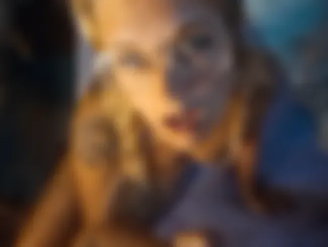 Total Anal?! Sie kommt zwei Mal und spritzt auch noch das Sofa voll?