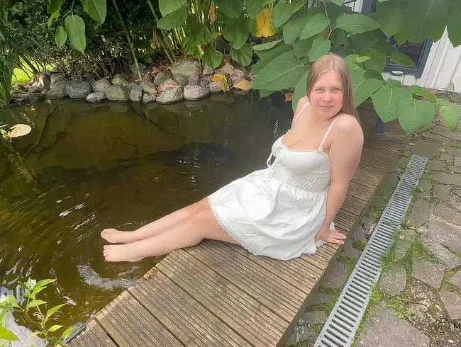 Ein geiler Blowjob am Teich endet mit Analsex und einem Creampie - Maja-Meer Anal Video