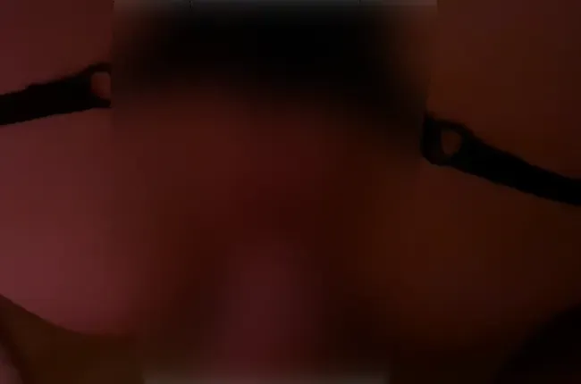 Gefesselt in meine Fotze und mein Arsch gefickt  - mel_chris