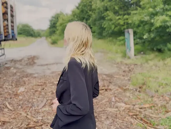 Sexy Nudewalk mit dickem Buttplug !!