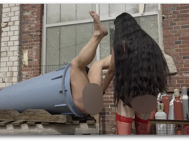 Überall, auch Mülltonne ficke ich