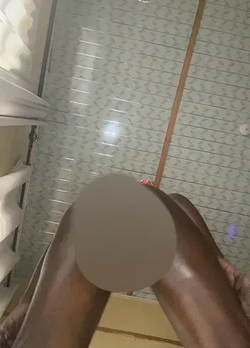 Arsch-Twerking ?? und Nahaufnahme der Vagina ???