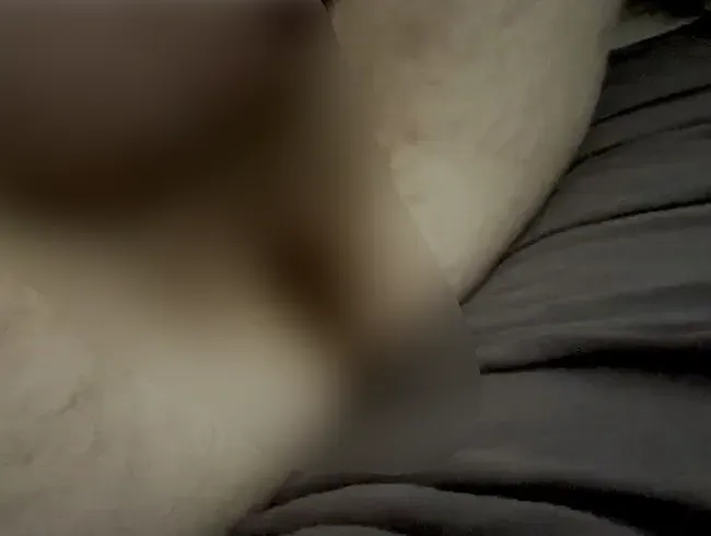 Entspannt durch den Nachmittag mit einen kleinen Dildo im Arsch