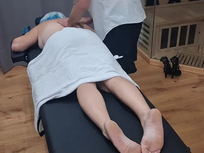 Vom Masseur in alle 3 Löcher gefickt