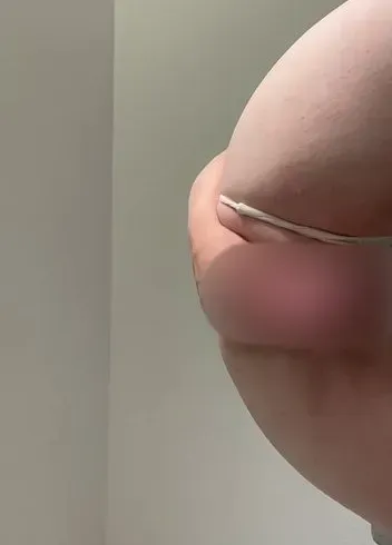 Ich bearbeite meine Löcher von hinten und du darfst zuschauen…