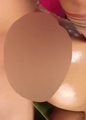 Mit einem meiner Freunde, der auf reichhaltige und köstliche Weise Arsch isst