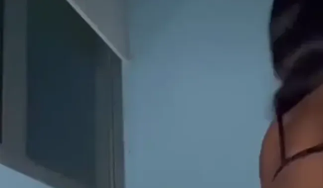 Seht her, wie ich es genieße, mir mit meinem neuen Spielzeug in den Arsch zu ficken. - VictoriaXecret