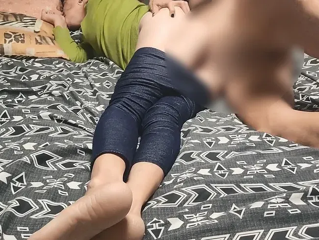 Gemeinsames Bett mit reifer, verheirateter MILF