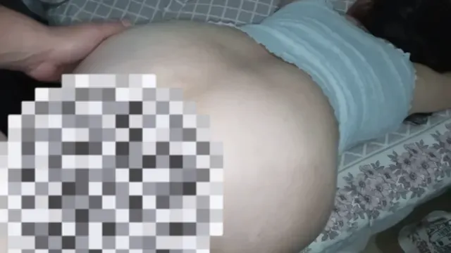 Nuttige MILF-Hausfrau mit großem Arsch bekommt Muschi und Analfick POV im Doggystyle