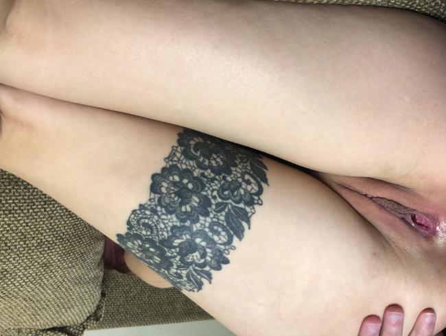 Betrügende Frau wichst großen Schwanz und Anal Doggystyle, um mit Ehemanns Freund auf die Muschi zu kommen